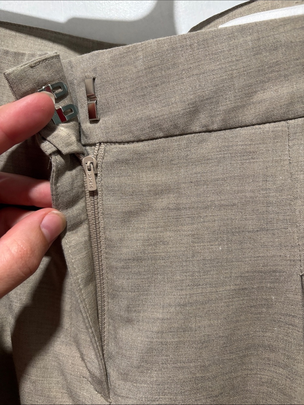 THE FRANKIE SHOP Gelso pleated trousers in light taupe melange size small - Picture 3 of 8